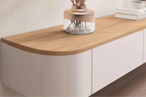 Détail bois chêne et portes laque blanche